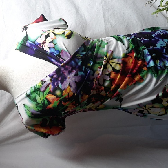 Garden Party Ruched Dress - Picture 7 of 9